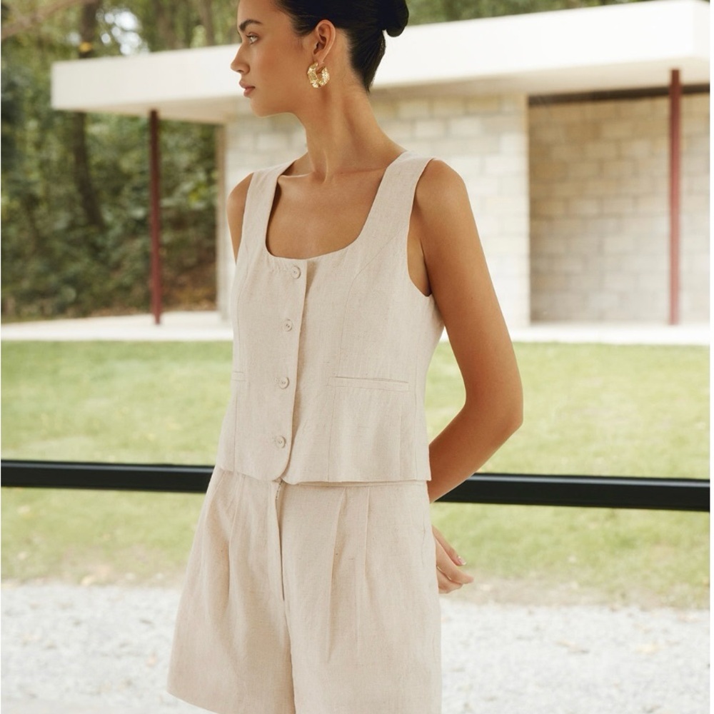 NWT - Commense Tan Bermuda High-Waisted Shorts & Top - Sleek Design Set!